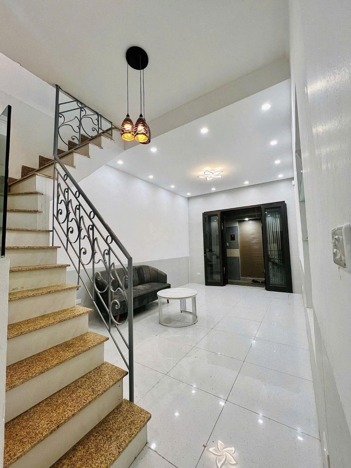 Cho thuê nhà ngõ 28 Văn Hương 3 tầng x 31m2, 2 ngủ, 8 Triệu ở hộ gia đình - Ảnh chính